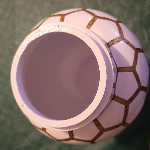 Gold Mesh Ginger Jar/Geometric Vase - Picture 6 of 8